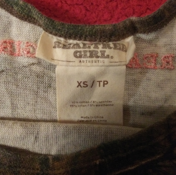 Three tank tops - Picture 5 of 9